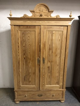 Nurga riidekapp (116x204x50)