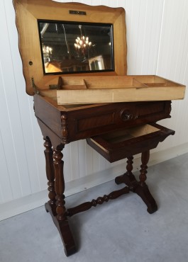 Buduaari laud (53x67x38)