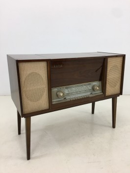 Radioola (94x73x39)