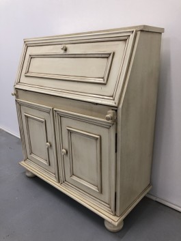Sekretär (84x94x36)
