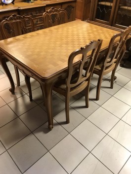 Ruokapöytä + tuolit (4 kpl)
